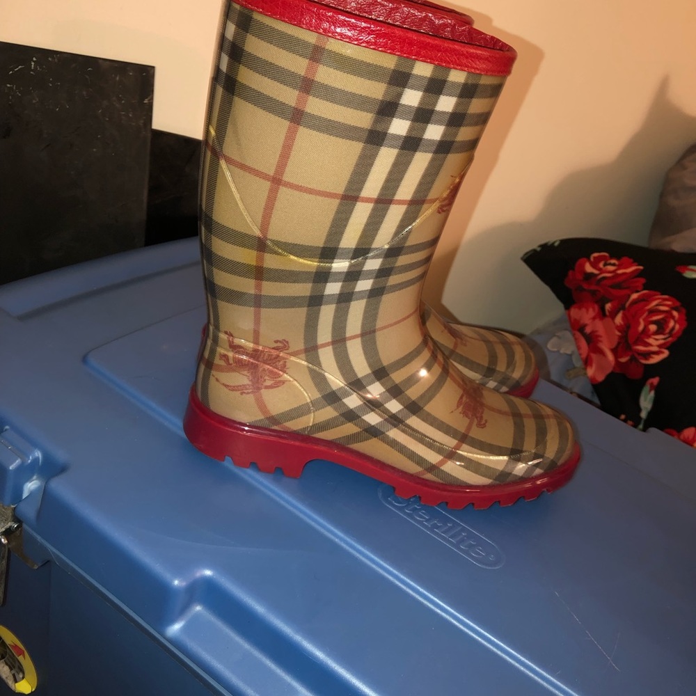 Burberry Rainboots - Picture 2 of 3